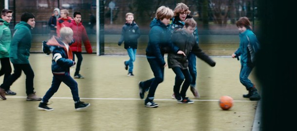 Voetballende kinderen